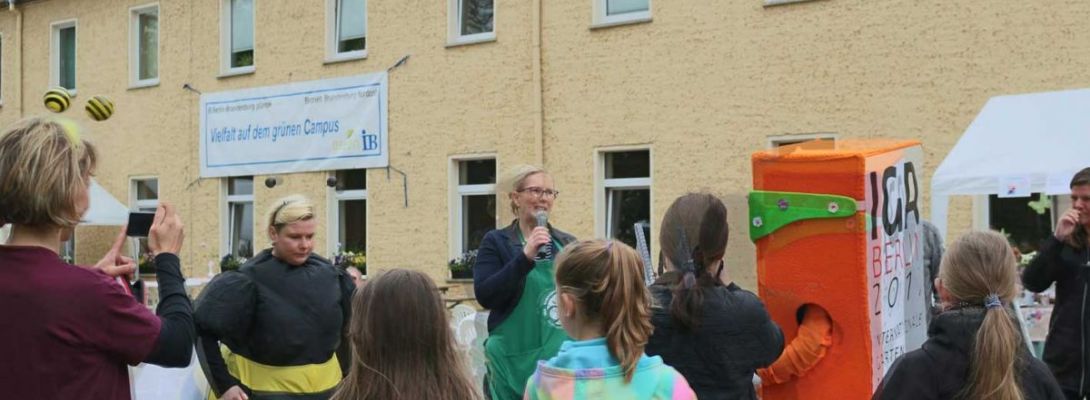 1. Neuenhagener Gruene Messe -Frau Meyer-Klepsch.JPG